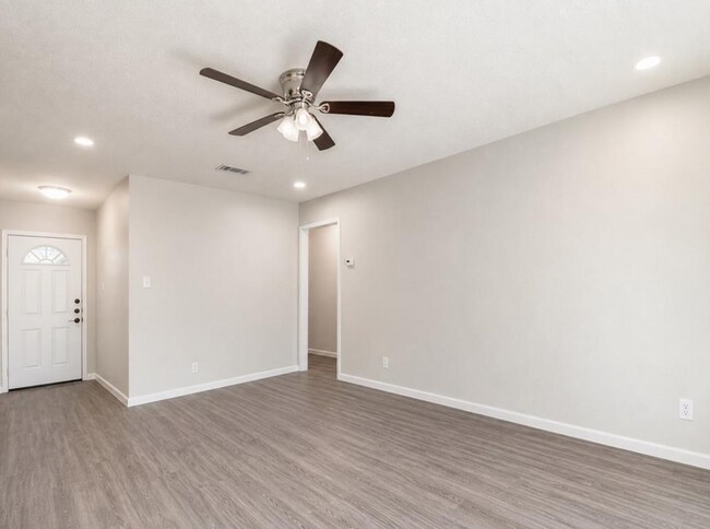 Building Photo - 412 Craddock Ave
