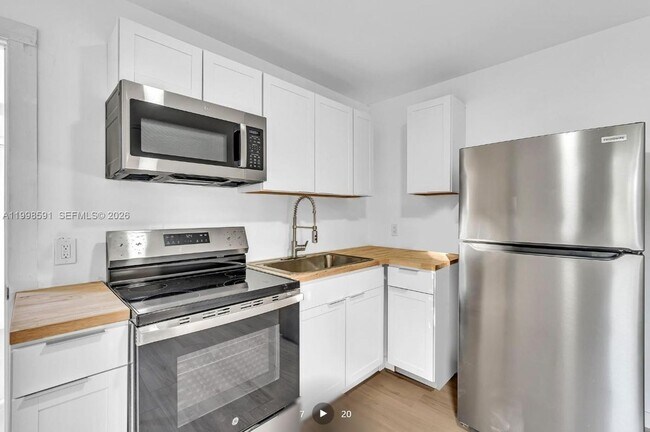 Foto del edificio - 709 SW 4th Ct