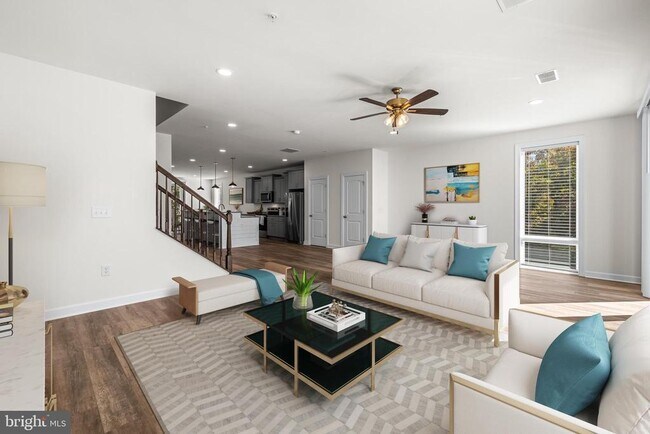 Building Photo - 900 Gilbert Rd