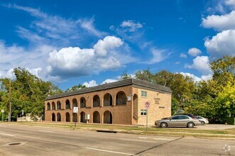 Building Photo - 811 S Mesquite St