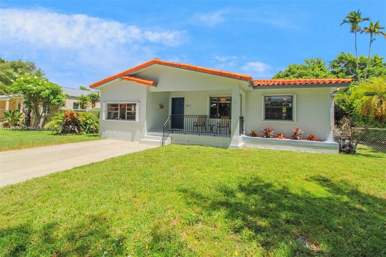 Foto principal - 5921 SW 13th Terrace