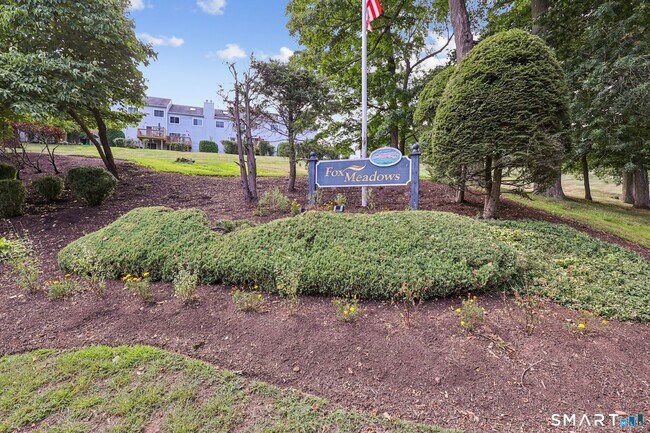 Building Photo - 10 Glenview Dr