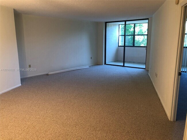 Foto del edificio - 10852 N Kendall Dr