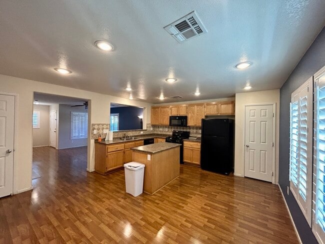 Foto del edificio - Beautiful 3bdrm home in Mountain's Edge.