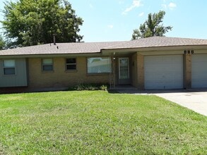 Building Photo - 888 NW 14th St