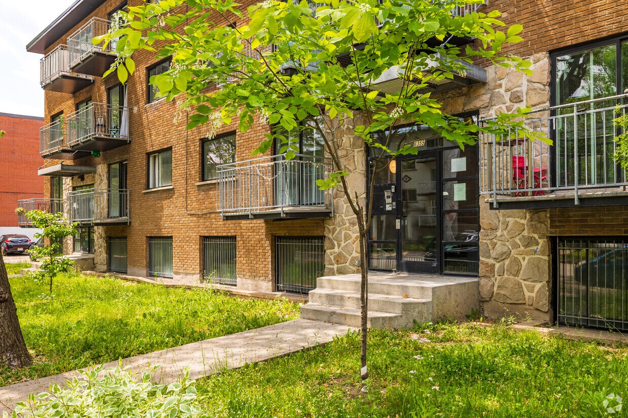 Building Photo - 6351-6355 Rue Villeneuve