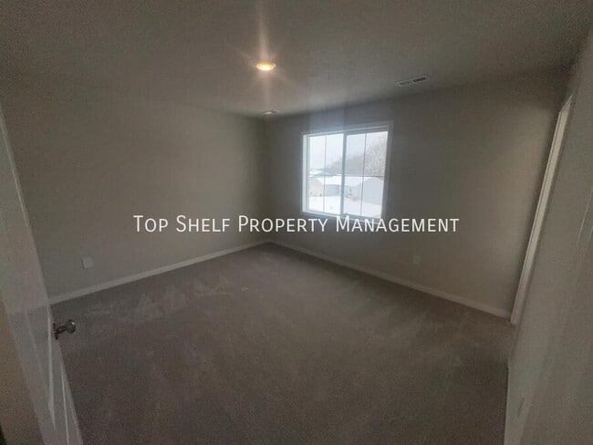 Foto del edificio - 193 NE 56th St