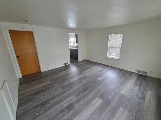 Building Photo - 219 Winneconne Ave