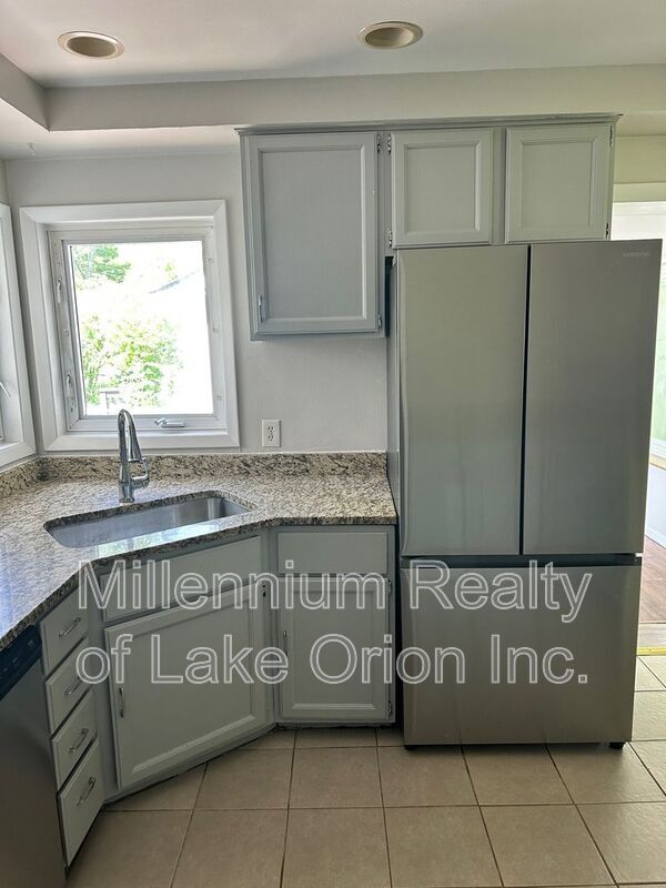 Foto del edificio - 24955 Westmoreland Dr