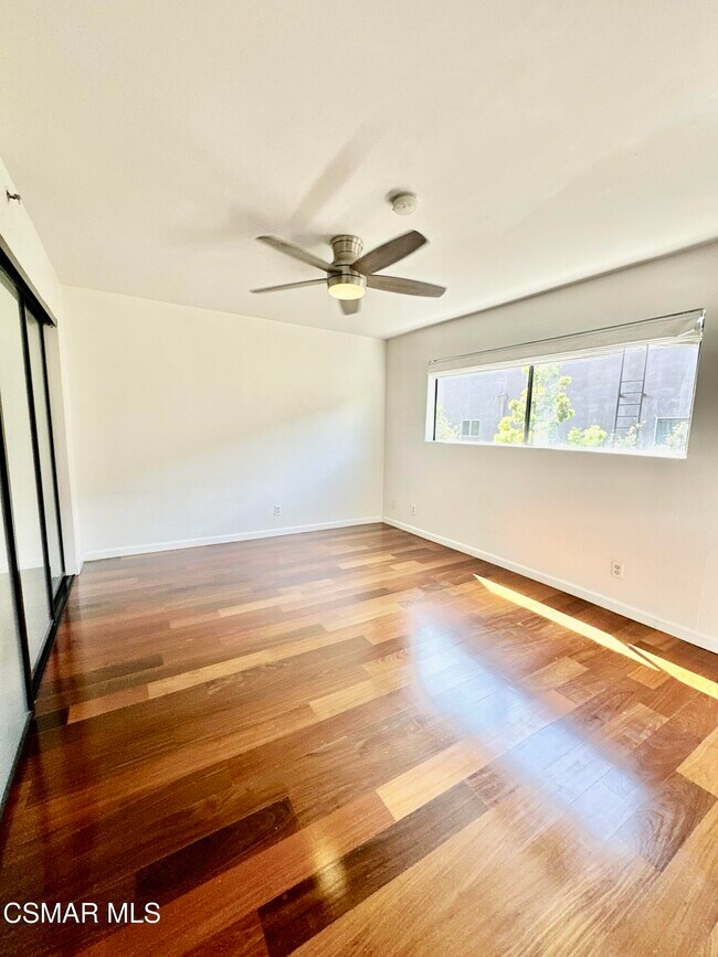 Building Photo - 1118 E Palmer Ave