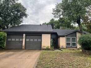 Building Photo - 1205 Doonesbury Dr