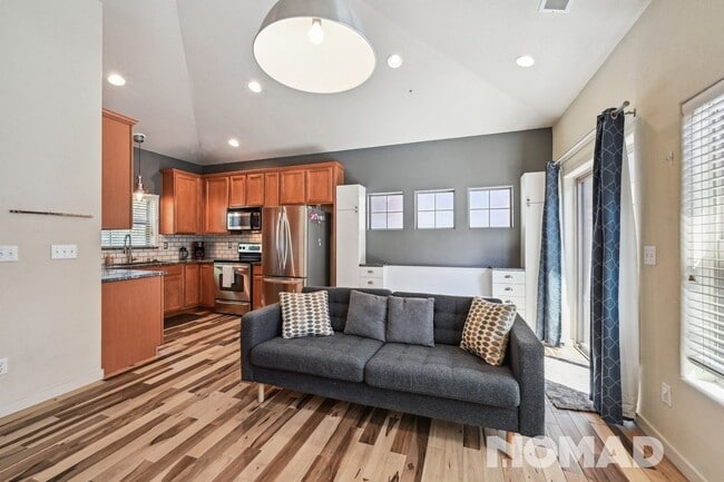 Building Photo - Charming 2BR Townhome in Denver's Central ...