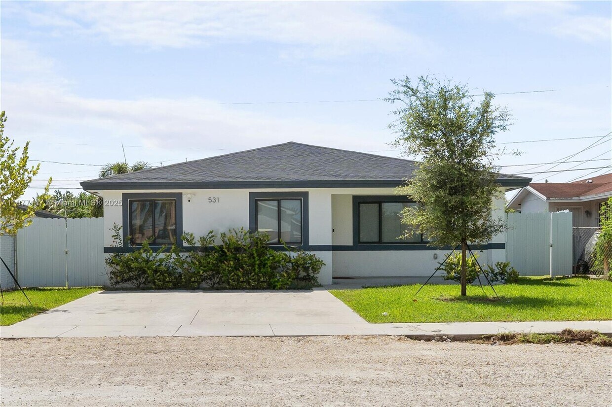 Primary Photo - 531 NW 15th St
