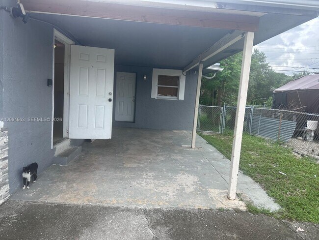 Foto del edificio - 2837 NW 9th Ct