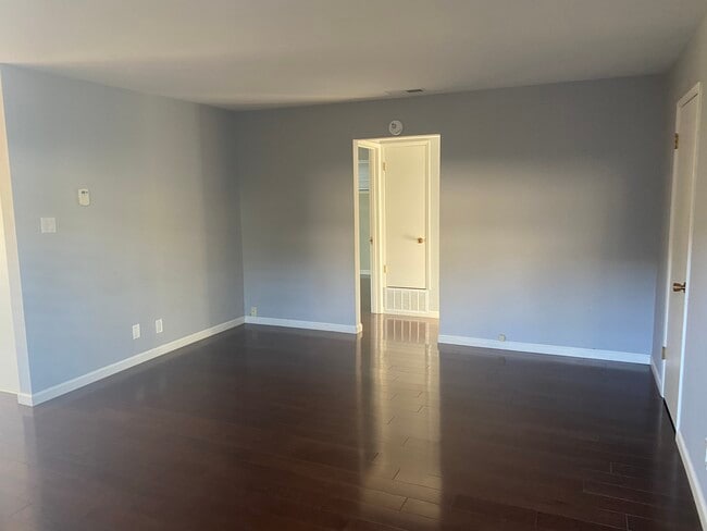family room - 40 Hobart Ave
