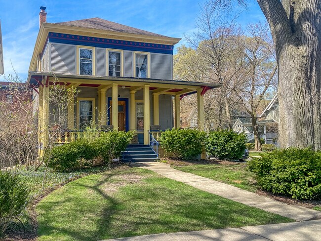 Building Photo - 1946 Orrington Ave