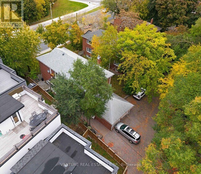 Photo du bâtiment - 4617 Dundas St W