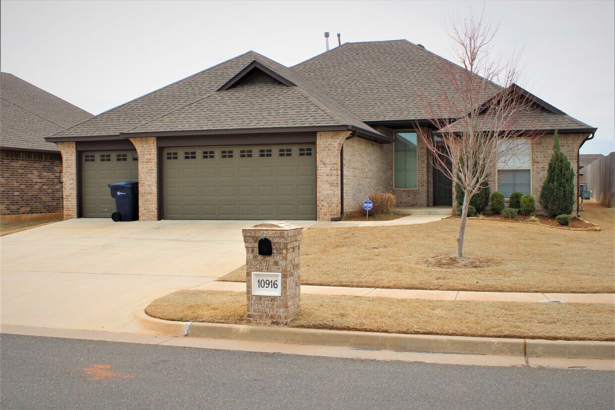 Foto principal - 10916 S W 32nd Terrace