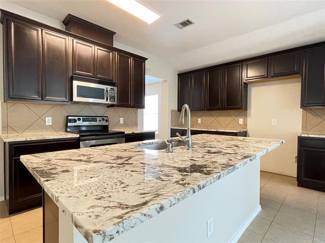 Foto del edificio - 5921 Snow Creek Dr