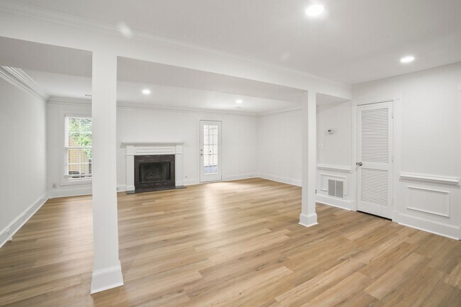 Foto del edificio - Stylish 2BR/2BA Renovated Townhome – Prime...