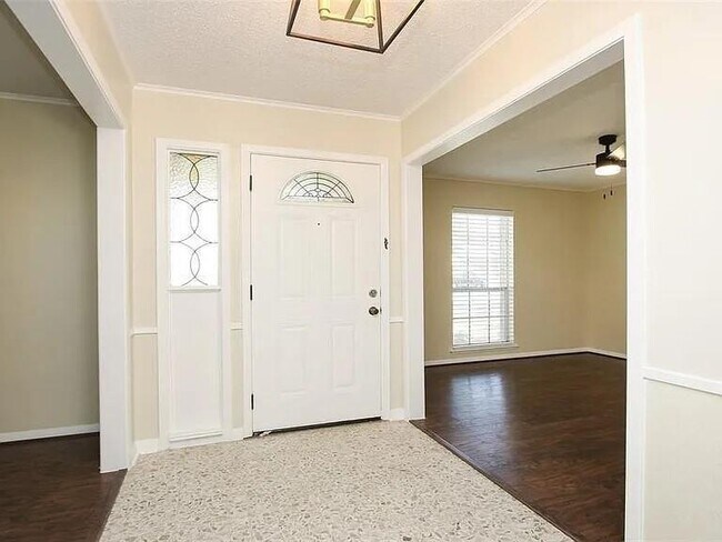 Foto del edificio - 1422 Scenic Ridge Dr