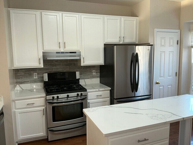 Foto del edificio - Very well maintained 3BR 2.5BA 3 level townhome located in the Milestone Community of Germantown