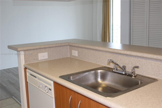 Foto del edificio - 816 NW 11th St