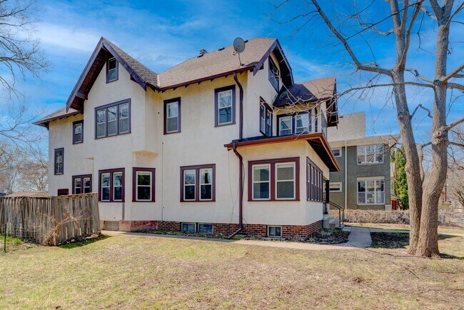 Building Photo - 1725 8th Ave N