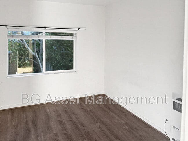 Foto del edificio - 859 California Blvd