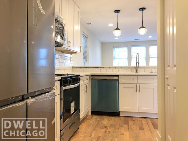 Building Photo - 2509 N Clybourn Ave