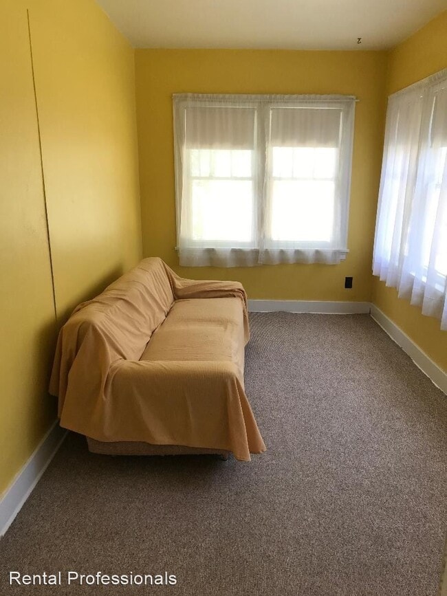 Building Photo - 2 br, 1 bath House - 215 North Church Unit A