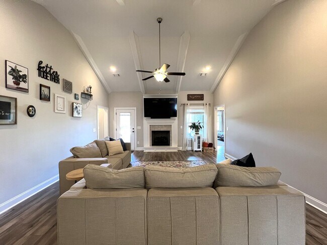 Foto del edificio - Available July 1, 2026!