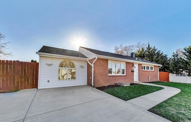 Building Photo - 6426 Prospect Terrace