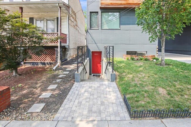 Building Photo - 1032 Otis St NE