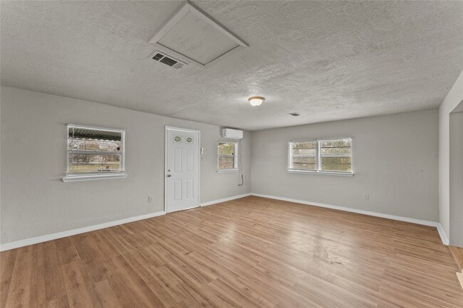 Building Photo - 25 2nd Ave N