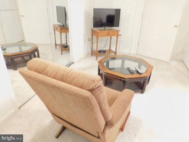 Foto del edificio - 6420 Selby Ct