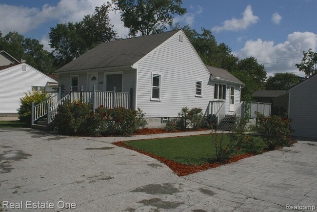 Building Photo - 3268 Troy Ave