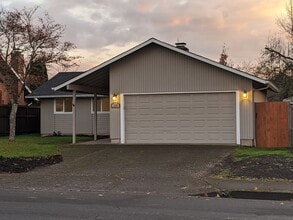 Building Photo - 280 Lynnbrook Dr