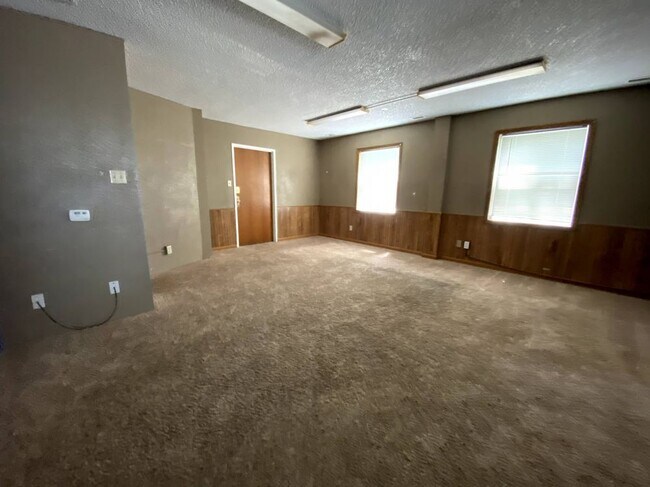 Building Photo - 932 West 3rd Street