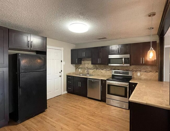 Building Photo - 4 bed close to TTU!!