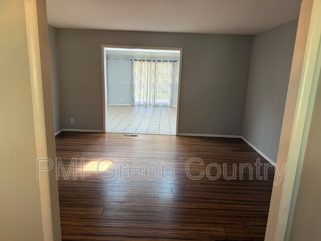 Building Photo - 3315 S 88th E Ave