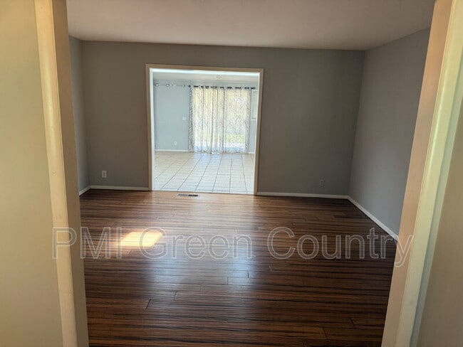 Foto del edificio - 3315 S 88th E Ave