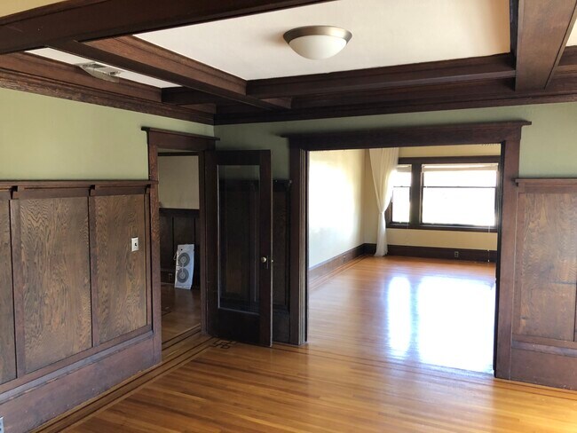 Building Photo - 431 Sunnyslope Ave