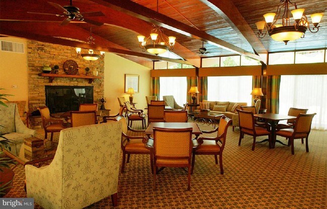 Foto del edificio - 6012 Hunt Ridge Rd