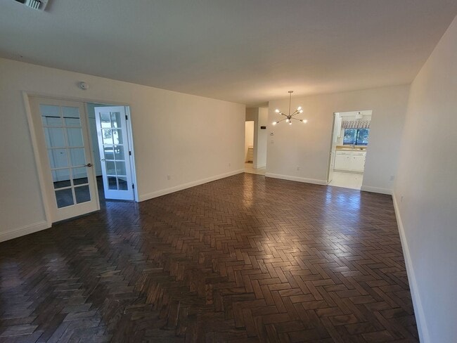 Stylish 2 Bed 1 Bath Midtown Apartment - Stylish 2 Bed 1 Bath Midtown Apartment