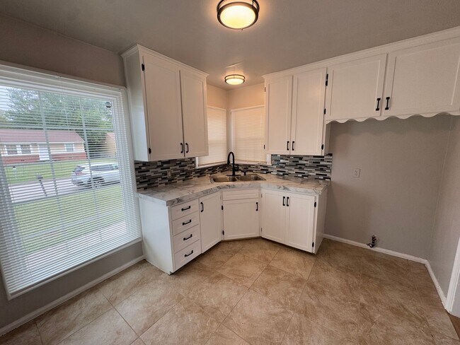 Foto del edificio - 4376 N Frankfort Pl