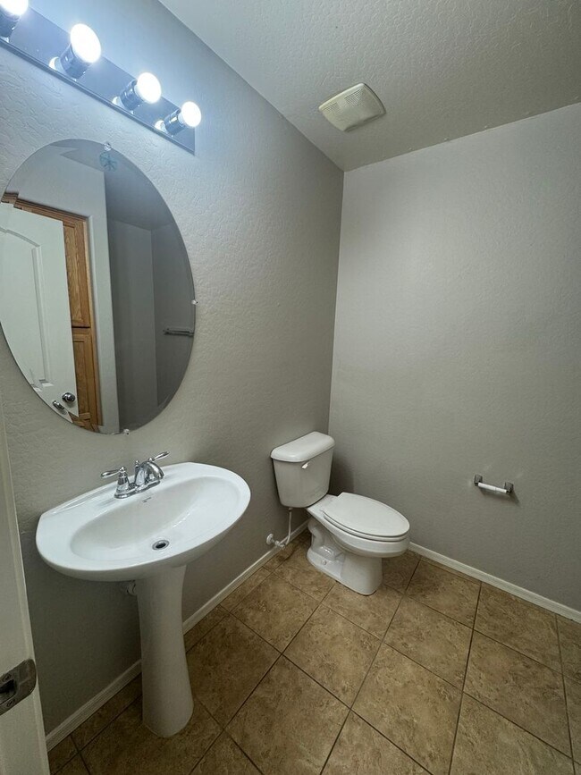 Foto del edificio - 4 bedroom in Lyon's Gate