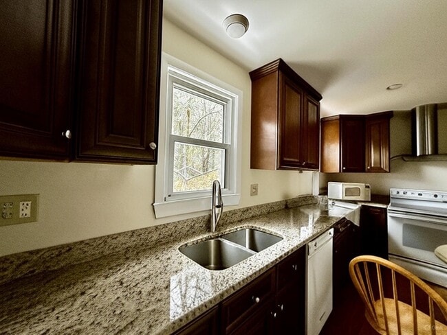 Photo - 108 Chesterfield Rd House