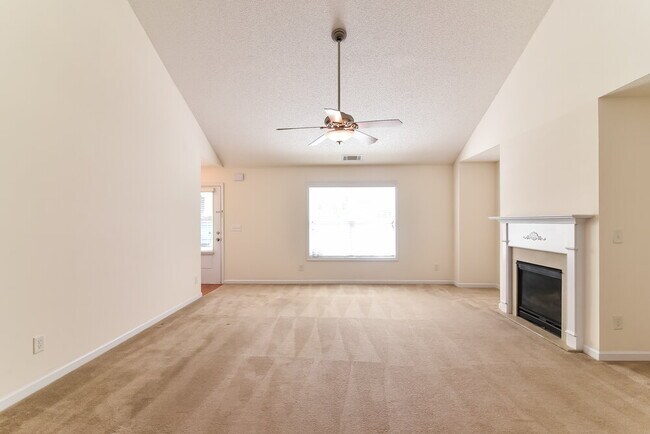 Building Photo - 3856 Pine Village Pl