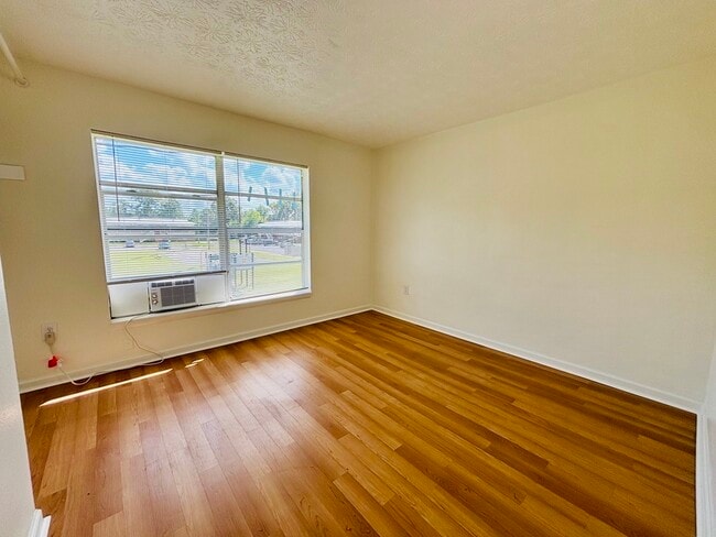 Building Photo - 922 E Brownlee St